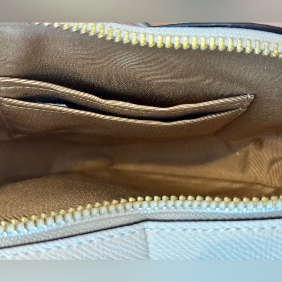 New Coach Heart Crossbody Bag - Picture 6 of 10